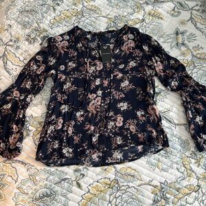 Lucky brand bell sleeve floral top